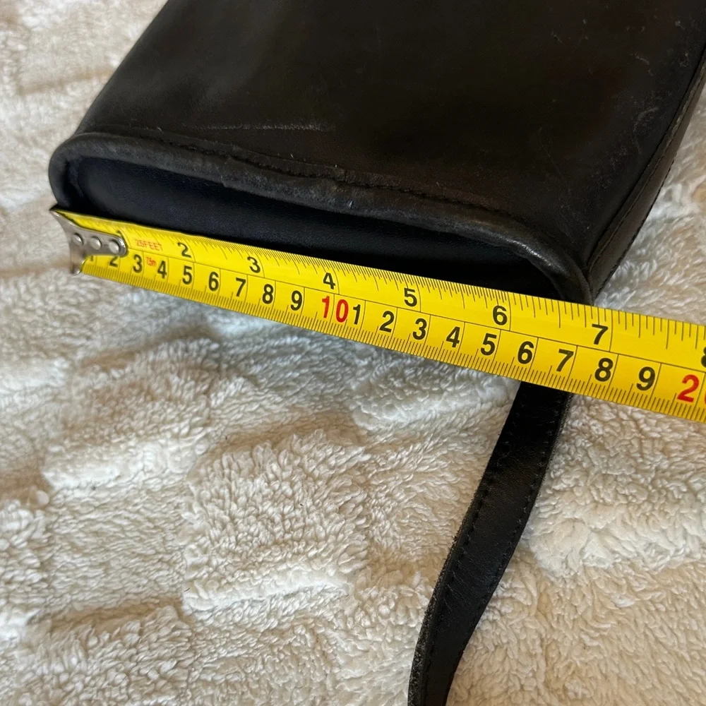 Vintage Chic Black Crossbody Bag with Buckle - Picture 15 of 16
